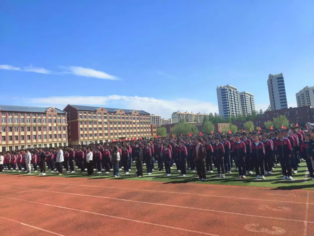 华展动态||晨光中的荣耀时刻 —— 华展中学升旗仪式暨优秀家庭颁奖典礼