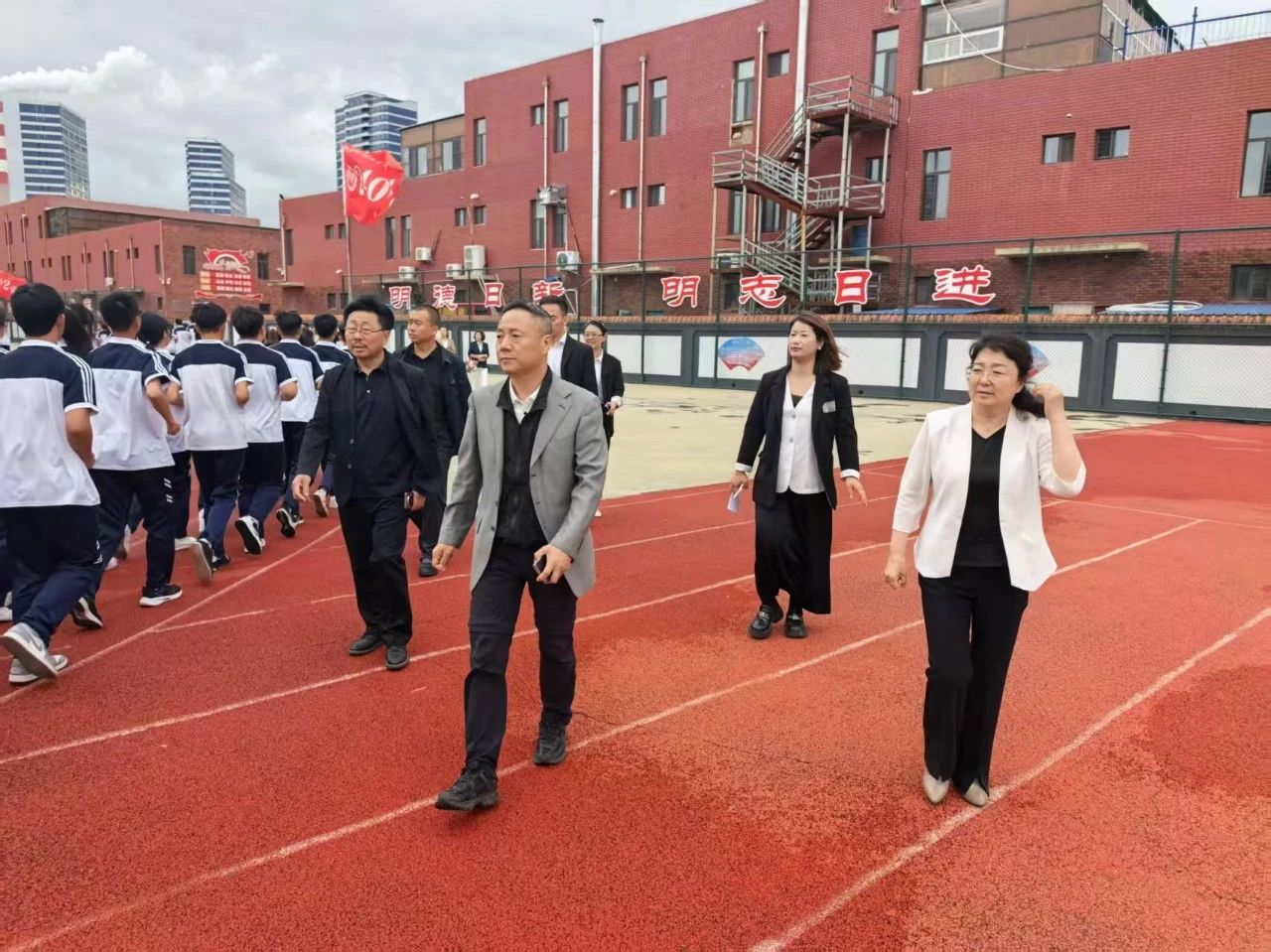 华展动态｜｜凝德育匠心 耕教学沃土——华展教育集团两校区开展观摩交流