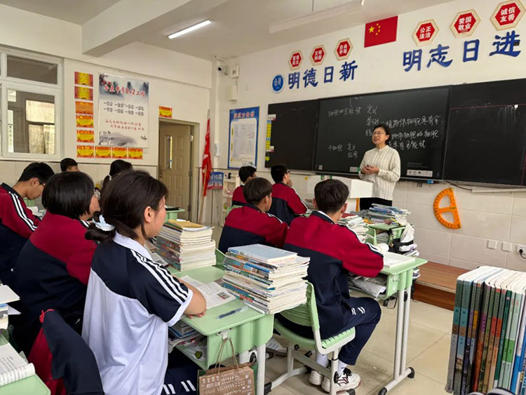 华展名师||岁月沉淀智慧，生命因您而精彩——李晶华老师风采