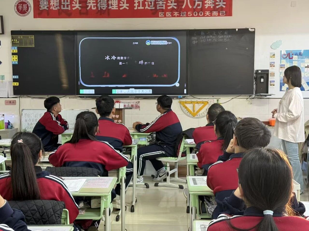 华展动态｜｜暗夜砺行，安全护航——我校召开夜间消防疏散演练